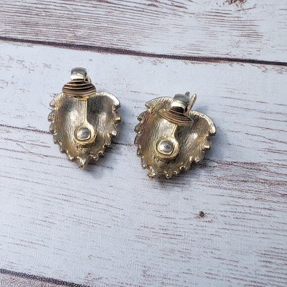 Vintage Clip On Earrings Gold Tone Leaf 1" - Picture 7 of 8